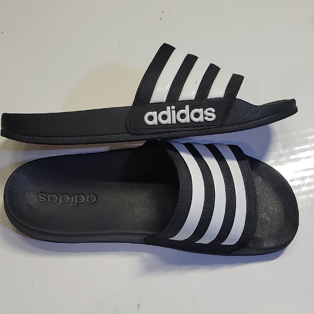 Womens 6 Adidas Adilette Comfort Slides in black/white stripes. Great Condition.